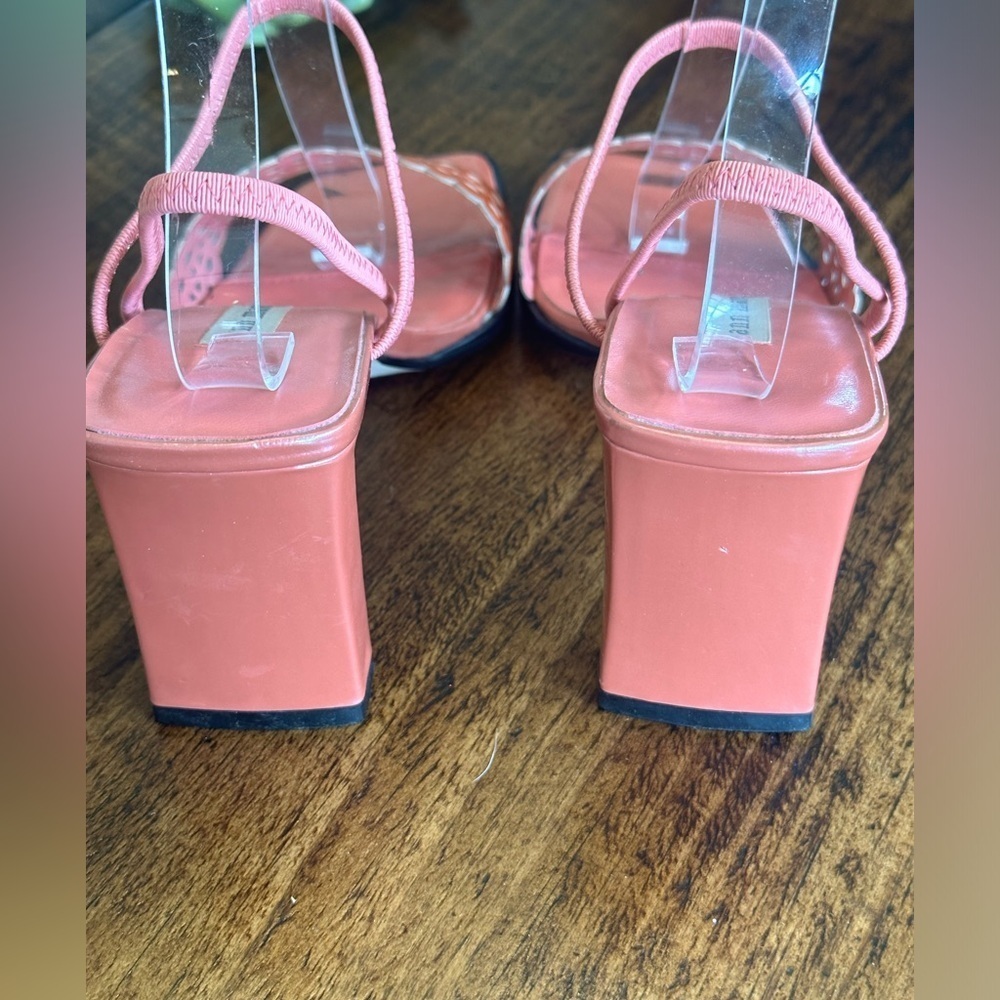 Ann Marino | Vintage Y2K Heeled Slingback Sandals with Die-cut Detail - Picture 4 of 8